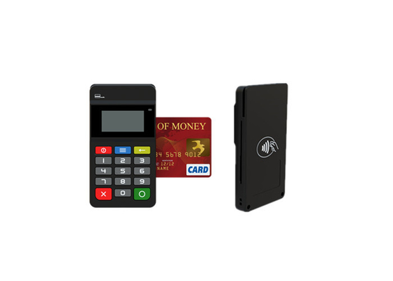 Mobiler Positions-Anschluss mit dem NFC-Kartenleser verständigt mit dem blauen Zahn Mpos